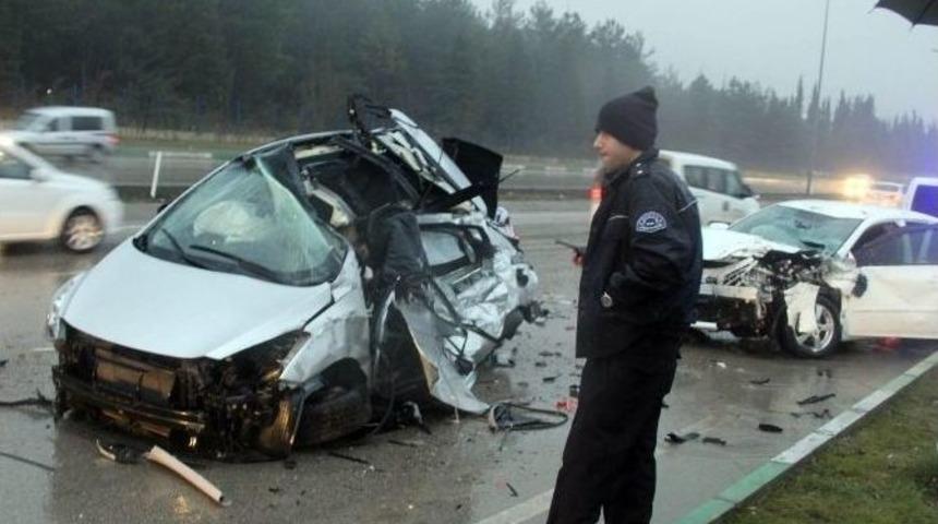 Bursa&rsquo;da Trafik Kazası: 1 &Ouml;l&uuml;, 3 Yaralı