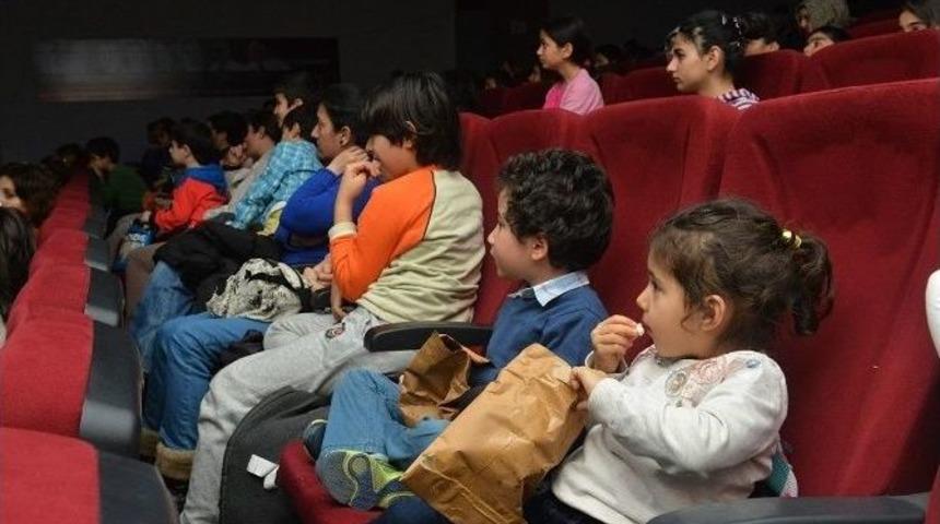 &Ccedil;iğli&rsquo;de &Ccedil;ocuklara Sinema Ş&ouml;leni
