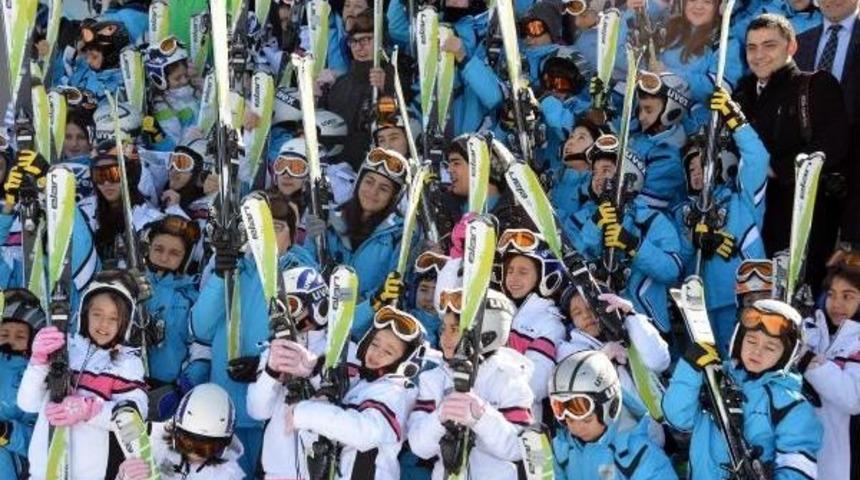 Başarılı 500 Öğrenci Kayak Öğreniyor