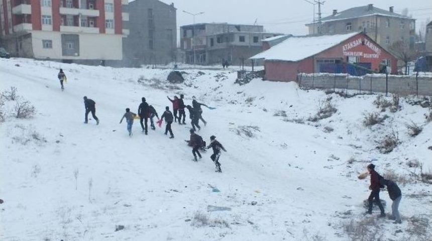 Malazgirt Halk Kütüphanesi Yarıyıl Tatilinde Tıklım Tıklım