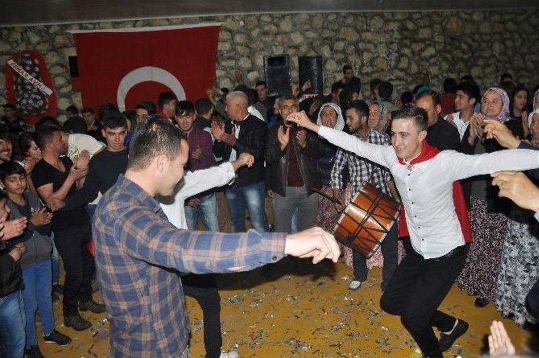 Askerleri Sevin&ccedil; G&ouml;zyaşlarıyla Uğurladılar