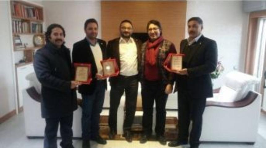 Kızılay Malatya Şubesi&rsquo;nden Alaca Kardeşlere Teşekk&uuml;r Plaketi