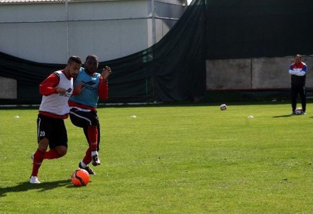 Antalyaspor, Karşıyaka Ma&ccedil;ının Hazırlıklarını S&uuml;rd&uuml;r&uuml;yor