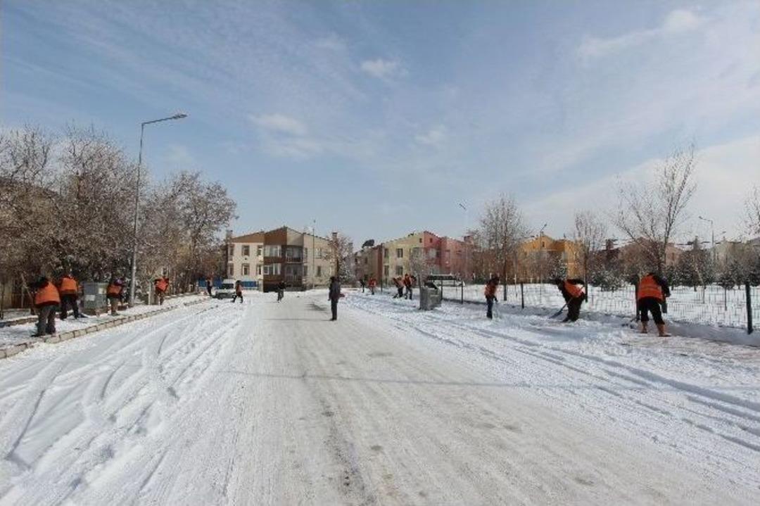 Aziziye&rsquo;de Kar Sorun Olmuyor&hellip;