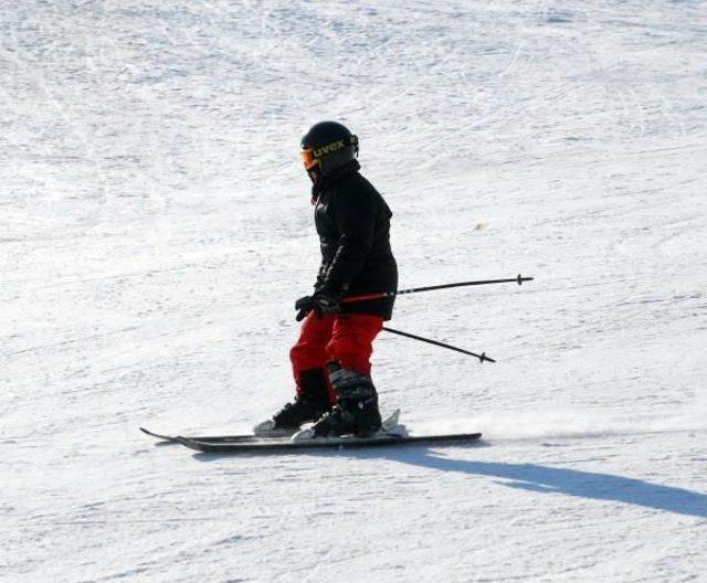 Bitlis'te 265 Çocuğa Kayak Temel Eğitimi Veriliyor