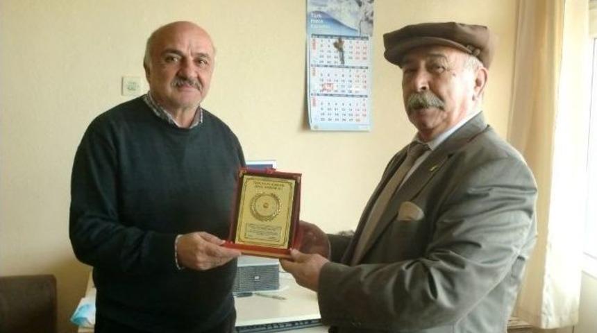 Balya&rsquo;da T&uuml;rk Hava Kurumundan Hayırseverlere Plaket