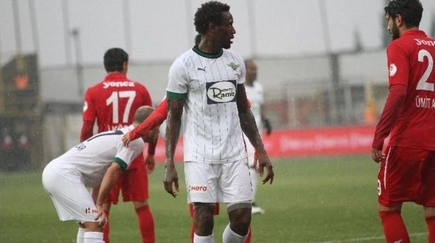 Akhisar Belediyespor’da 3 İsimle Yollar Ayrıldı