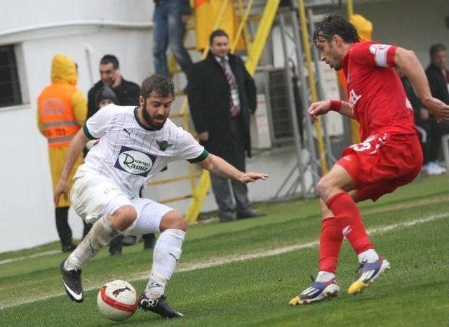 Akhisar Belediyespor’da 3 İsimle Yollar Ayrıldı