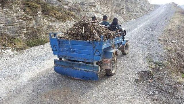 Dere Kenarına Çöp Döken Çocuklara Muhtardan İbretlik Ceza