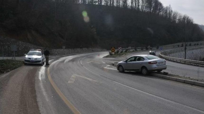 Ak&ccedil;akoca Yolunda Savrulan Ara&ccedil; Orta Ref&uuml;jde Durdu