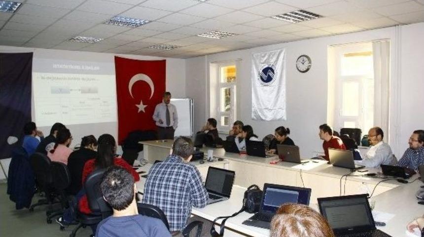 Sa&uuml; Eğitim Fak&uuml;ltesi&rsquo;nde &lsquo;projelerde Y&ouml;ntemsel Eğilim Ve Veri Analizi&rsquo; Toplantısı D&uuml;zenlendi