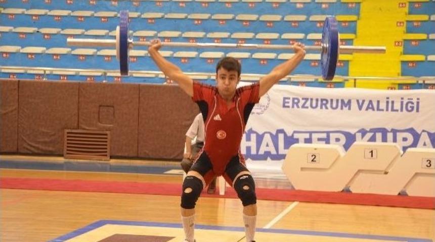 Karabacak Halterde Bronzu Kaptı