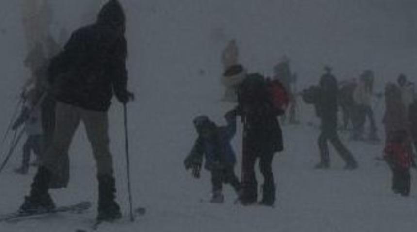 Uludağ&rsquo;da Kayak Keyfine Sis Engeli