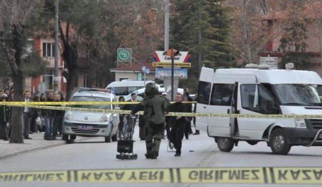 Caddeye Bırakılan Sırt Çantası, 'bomba' Paniğine Neden Oldu