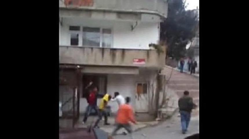 Maltepe G&uuml;lsuyu'ndakı Sopalı, Bı&ccedil;aklı, Palalı Kavga Cep Telefonu Kamerasında