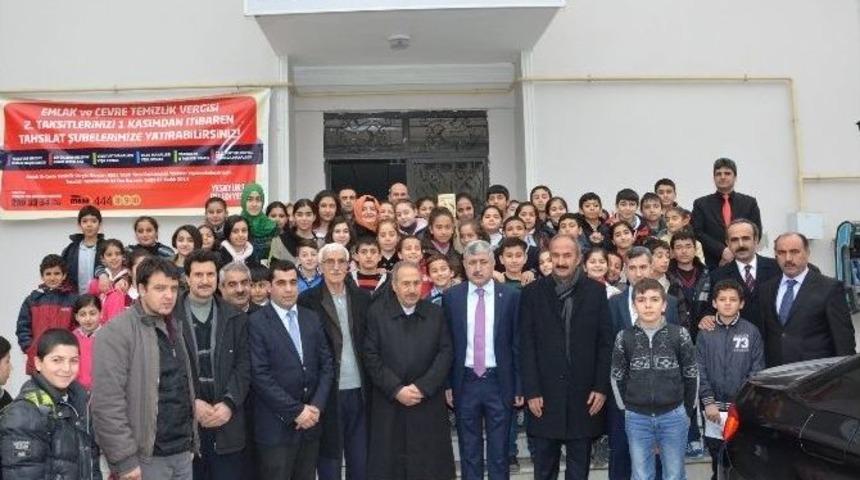 Yeşilyurt Belediyesi&rsquo;nden &lsquo;kutlu Doğum Haftası&rsquo; &Ouml;ncesi Kitap Desteği