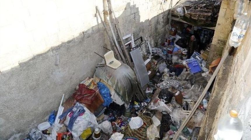 Bir Evden 2 Kamyon Atık &Ccedil;ıktı