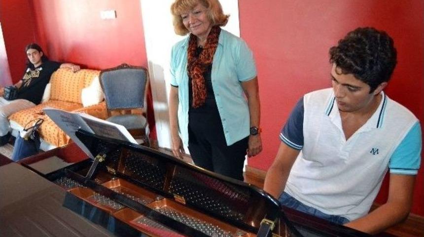 Aima&rsquo;dan İstanbul&rsquo;da Konser