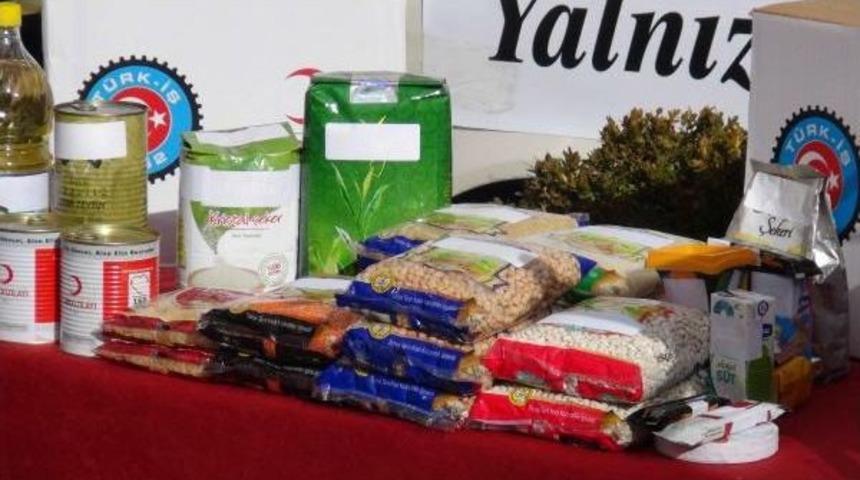 T&uuml;rk Kızılayı'ndan Telafer'den T&uuml;rkiye'ye Sığınan T&uuml;rkmen Ailelere Yardım