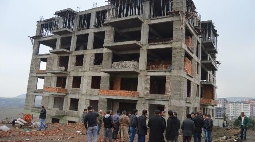 İnşaat İş&ccedil;isi D&uuml;şerek Hayatını Kaybetti