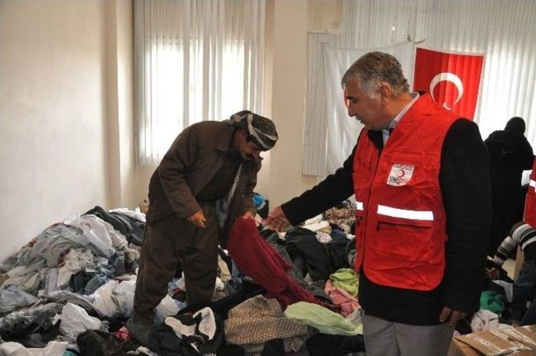 T&uuml;rk Kızılayı Silopi&rsquo;deki Ezidilere Yardım Dağıttı