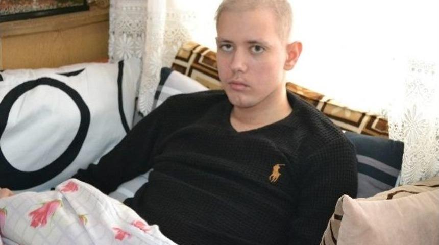 19 Yaşındaki Gencin İyileşmesi İ&ccedil;in Anne S&uuml;t&uuml; Gerekiyor