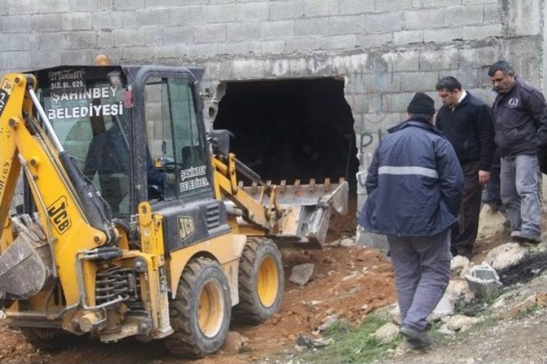 8 Yıl &Ouml;nce Ceset G&ouml;m&uuml;ld&uuml;ğ&uuml; İddia Edilen Evde &Ccedil;alışma Başlatıldı