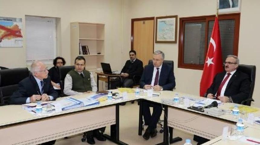 Van Depremi Yaşayan Vali Karaloğlu, Bursa'da Deneyimlerini Paylaştı