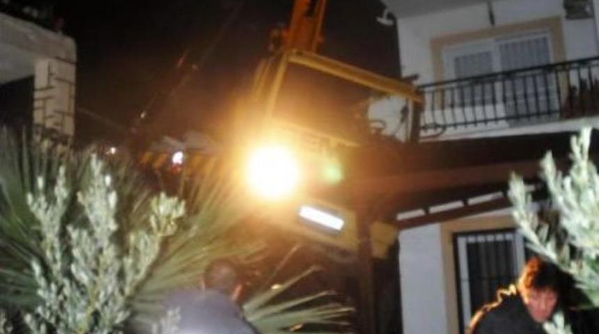 Bodrum'da Istinat Duvarı &Ccedil;&ouml;kt&uuml;, Faciadan D&ouml;n&uuml;ld&uuml;