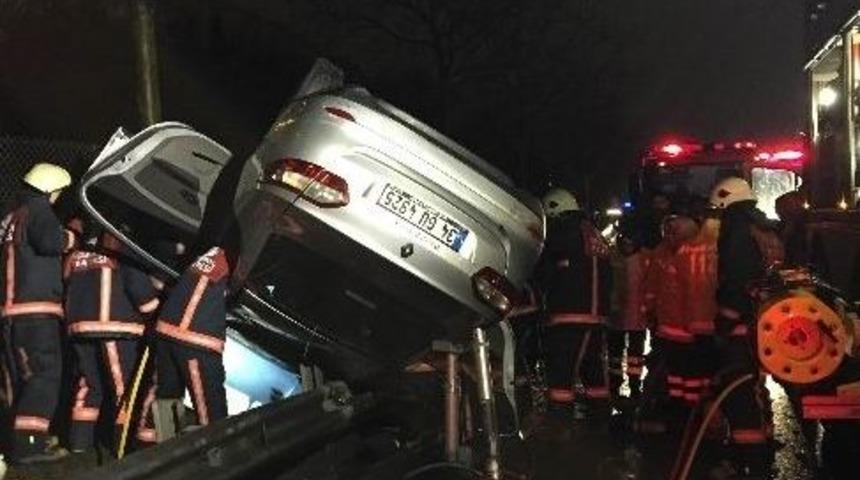 Tem Otoyolunda Sıkışmalı Kaza: 2 Yaralı