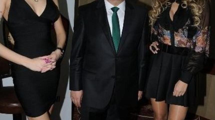 Bu Milli Takımda Top Yok, Makas Var