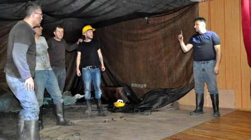 Mahkumlar Cezaevinde Tiyatro Kurdu