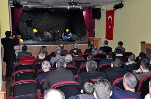 Mahkumlar Cezaevinde Tiyatro Kurdu