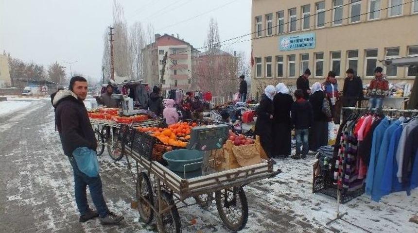 Ptt &Ouml;n&uuml;nde Pazar Kurdular