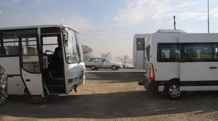 Pmyo &Ouml;ğrencilerini Taşıyan Ara&ccedil;lar Kaza Yaptı: 5 Yaralı