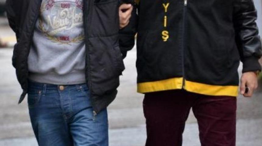 Atm'den Para &Ccedil;eken Kadının Kolunu Kırıp, Bilekliğini Gasp Etti