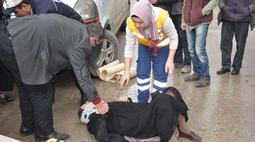 Kazada Yaralanan Eşini İşte B&ouml;yle Teselli Etti