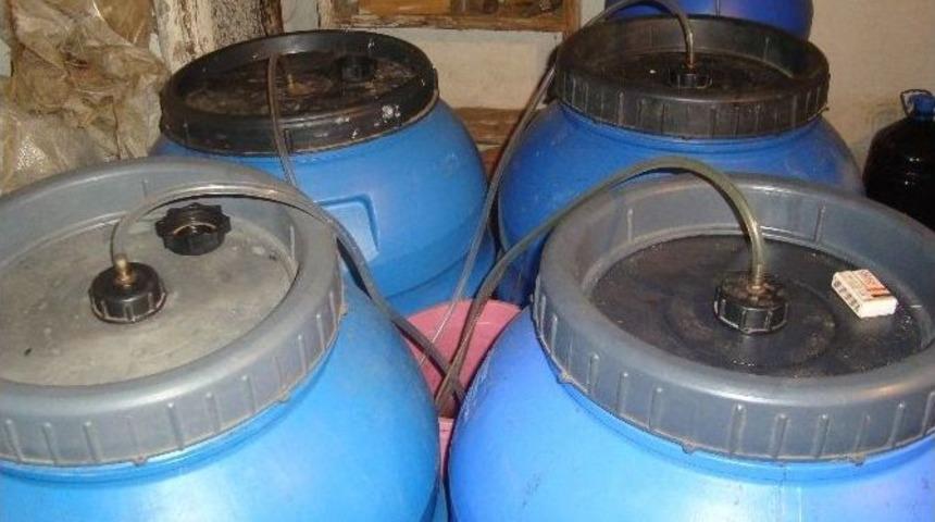 Bayrami&ccedil;&rsquo;te Bir Evden 2 Ton Ka&ccedil;ak Şarap &Ccedil;ıktı