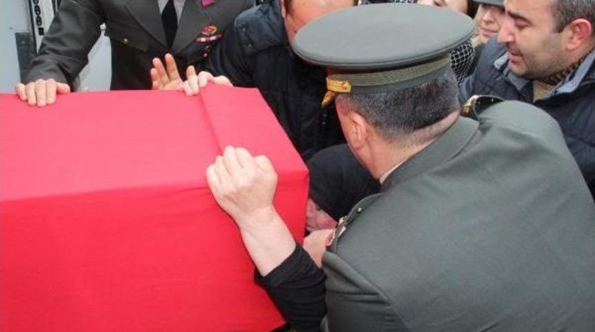 Şehit Astsubay I&ccedil;in Y&uuml;rek Par&ccedil;ayan T&ouml;ren