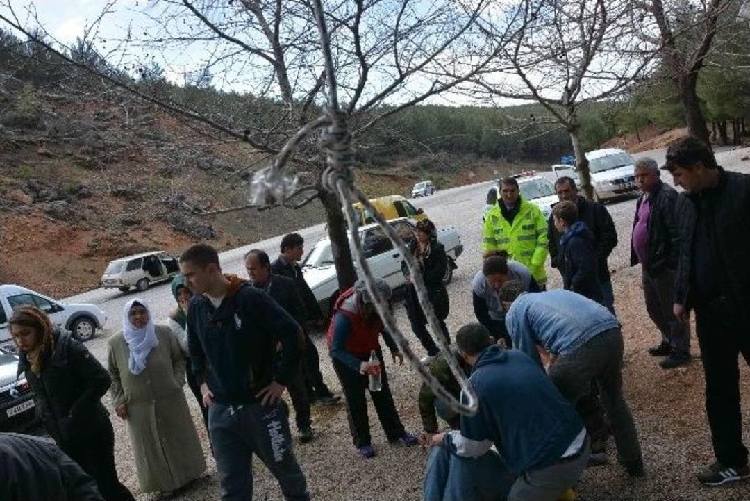 İntihar Etmek İsteyen Şahsı İpten Aldılar
