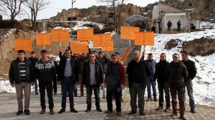Yeraltı Kentinin &Ccedil;evre D&uuml;zenleme Projesinin Tamalanmamasına Esnaflardan Tepki