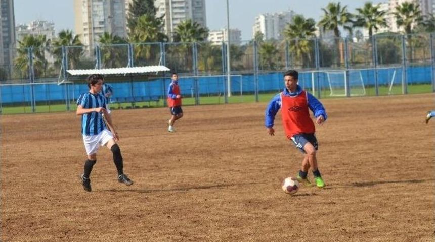Adana Demirspor Altyapısından Dostluk Ma&ccedil;ı