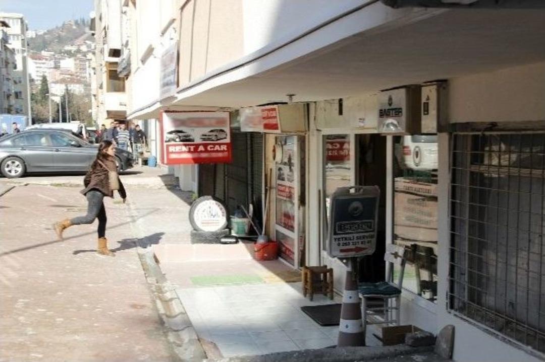 Babası Darp Edilince Ortalığı Savaş Alanına &Ccedil;evirdi