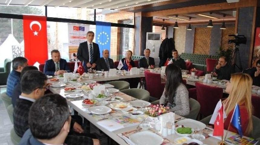 Sosyal Bilimler Myo Mesleki Turizm Eğitiminde &rsquo;e-&ouml;ğrenme&rsquo;yi Geliştirecek