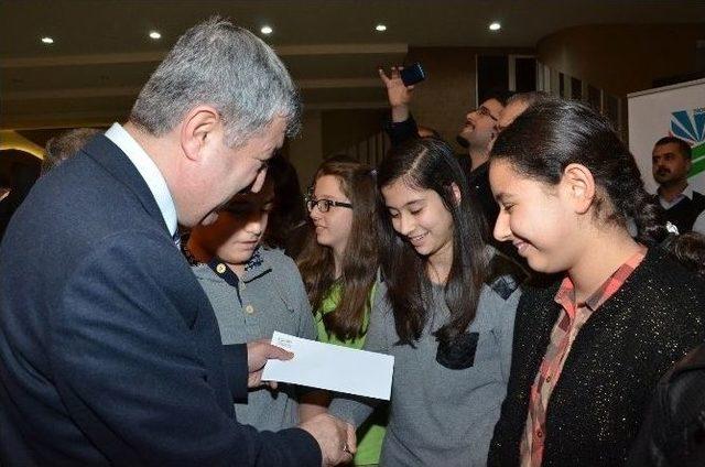 Yeşilyurt Belediyesi’nden Teog’da Başarılı Olan Öğrencilere Ödül