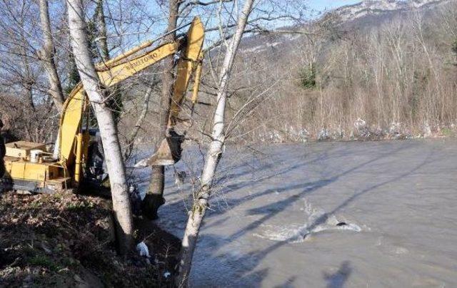 Filyos Çayı'na Uçan Otomobilde Öğretmen Çift Öldü, Çocukları Kayıp (2) - Yeniden