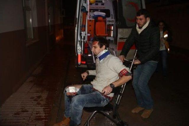 Bursa'da 2 Otomobil Çarpıştı: 6 Yaralı