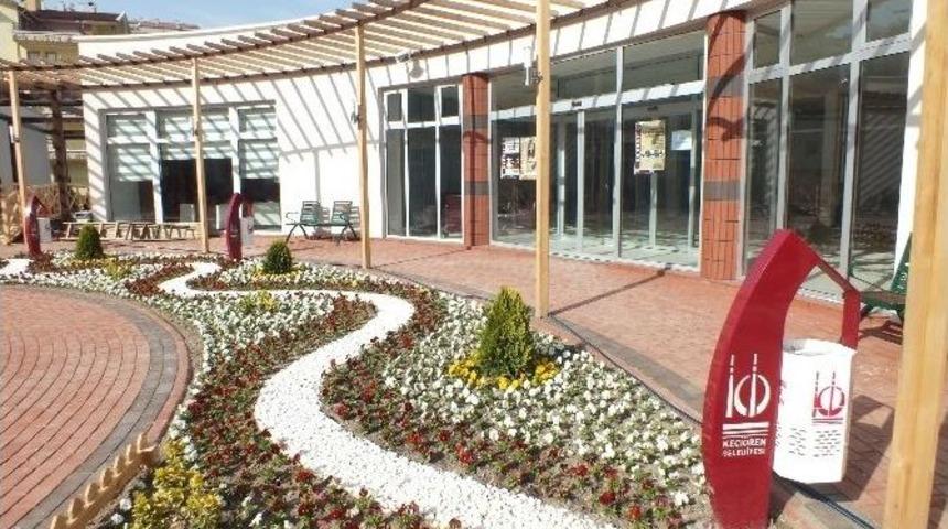 Hedef &Ccedil;i&ccedil;ek Gibi Ke&ccedil;i&ouml;ren