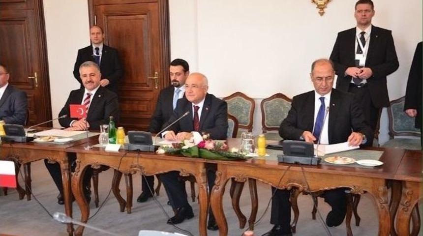 Ak Parti Kars Milletvekili Arsalan Tbmm Başkanı &Ccedil;i&ccedil;ek İle Birlikte &Ccedil;ek Cumhuriyeti Ziyareti