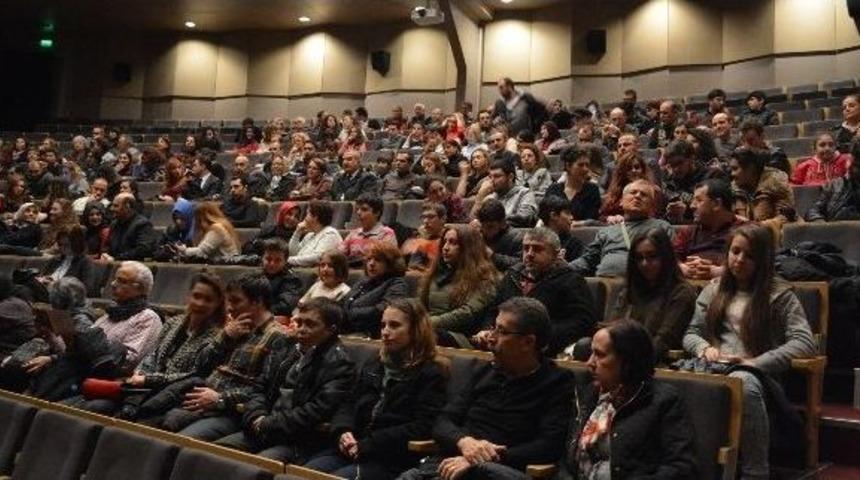 &lsquo;buzlar &Ccedil;&ouml;z&uuml;lmeden&rsquo; Nil&uuml;fer&rsquo;de Sahnelendi